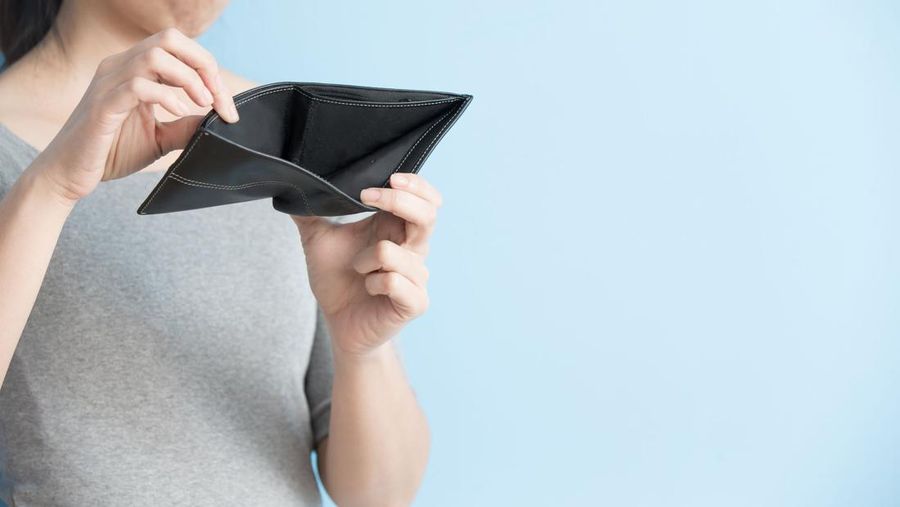 woman with no money in her pants wallet