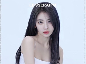 Sakura LE SSERAFIM Tanggapi Kritik Atas Kemampuan Vokalnya di Coachella 2024