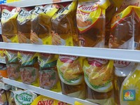 Harga Minyak Goreng Bermerek Turun Terus, eh Curah Naik Turun