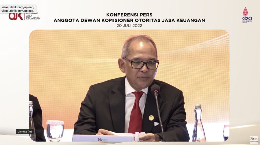 Ogi Prastomiyono dalam Konferensi Pers Anggota Dewan Komisioner OJK, Rabu (20/7/2022). (Tangkapan layar youtube Jasa Keuangan)