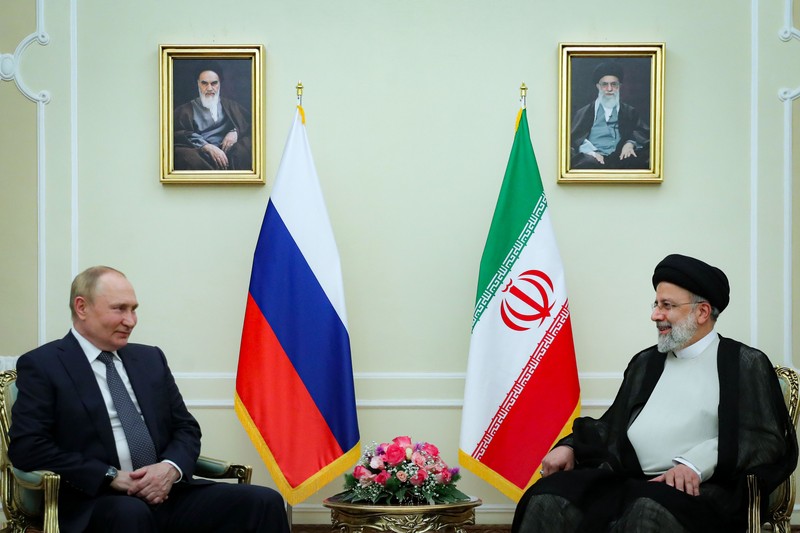 Presiden Rusia Vladimir Putin, Presiden Iran Ebrahim Raisi dan Presiden Turki Regep Tayyip Erdogan mengadakan konferensi pers bersama 19 Juli 2022 di Teheran, Iran. (Getty Images/Contributor)