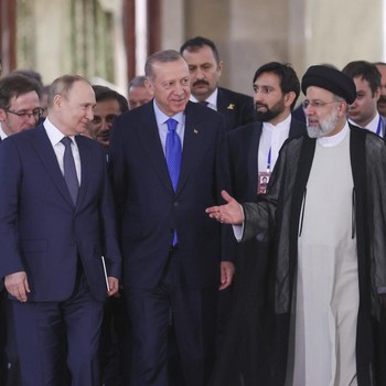 Langka! Melihat Senyum Manis Putin Bertemu Erdogan di Iran