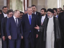 Langka! Melihat Senyum Manis Putin Bertemu Erdogan di Iran