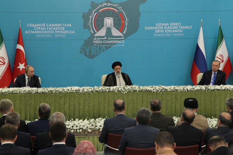 Presiden Rusia Vladimir Putin, Presiden Iran Ebrahim Raisi dan Presiden Turki Regep Tayyip Erdogan mengadakan konferensi pers bersama 19 Juli 2022 di Teheran, Iran. (Getty Images/Contributor) Presiden Rusia Vladimir Putin, Presiden Iran Ebrahim Raisi dan Presiden Turki Regep Tayyip Erdogan mengadakan konferensi pers bersama 19 Juli 2022 di Teheran, Iran. (Getty Images/Contributor)