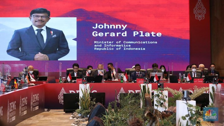 Suasana pertemuan ketiga Kelompok Kerja Ekonomi Digital Group of Twenty atau Digital Economy Working Group (3rd DEWG Meeting) G20 pada 20-23 Juli 2022 di Hotel Meruorah Komodo, Labuan Bajo, Manggarai Barat, Nusa Tenggara Timur (NTT), Rabu (20/7/2022). (CNBC Indonesia/Andrean Kristianto) Suasana pertemuan ketiga Kelompok Kerja Ekonomi Digital Group of Twenty atau Digital Economy Working Group (3rd DEWG Meeting) G20 pada 20-23 Juli 2022 di Hotel Meruorah Komodo, Labuan Bajo, Manggarai Barat, Nusa Tenggara Timur (NTT), Rabu (20/7/2022). (CNBC Indonesia/Andrean Kristianto)