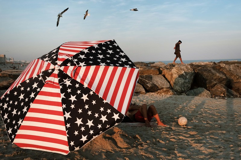 Suhu di New York City, dan sebagian besar Pantai Timur, akan naik ke tahun 90-an besok saat gelombang panas menyelimuti daerah itu dan sebagian besar negara. (via Getty Images/NurPhoto)