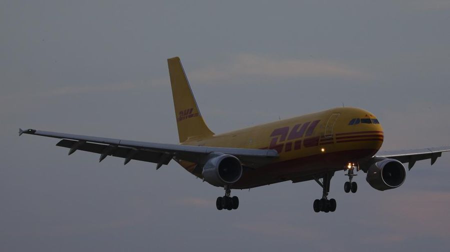 Ilustrasi pesawat Kargo DHL (NurPhoto via Getty Images)