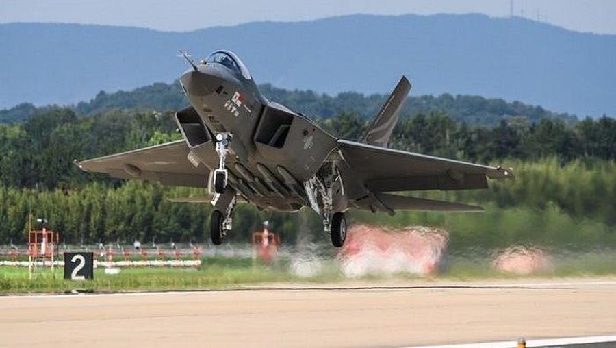 Jet tempur canggih patungan Korea Selatan-Indonesia, KF-21/IF-21 Boramae sukses uji terbang perdana pada 19 Juli 2022. (Dok: Angkatan Udara Republik Korea ) Jet tempur canggih patungan Korea Selatan-Indonesia, KF-21/IF-21 Boramae sukses uji terbang perdana pada 19 Juli 2022. (Dok: Angkatan Udara Republik Korea )