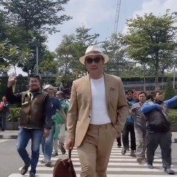 RK VS Anies, Siapa Lebih Keren di Citayam Fashion Week?
