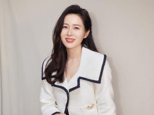 Son Ye Jin Bikin Bazaar Amal, Jual Baju yang Pernah Dipakainya di Drakor