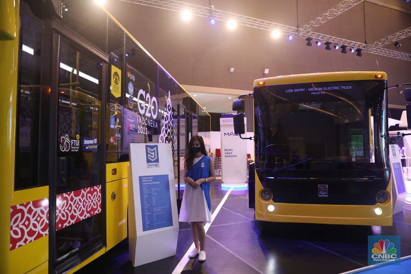 Hyundai Genesis G80 Electrified di pameran kendaraan listrik Periklindo Electric Vehicle Show (PEVS) 2022 Jakarta, Jumat (22/7/2022). (CNBC Indonesia/Muhammad Sabki) Hyundai Genesis G80 Electrified di pameran kendaraan listrik Periklindo Electric Vehicle Show (PEVS) 2022 Jakarta, Jumat (22/7/2022). (CNBC Indonesia/Muhammad Sabki)