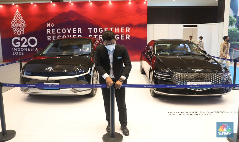 Hyundai Genesis G80 Electrified di pameran kendaraan listrik Periklindo Electric Vehicle Show (PEVS) 2022 Jakarta, Jumat (22/7/2022). (CNBC Indonesia/Muhammad Sabki) Hyundai Genesis G80 Electrified di pameran kendaraan listrik Periklindo Electric Vehicle Show (PEVS) 2022 Jakarta, Jumat (22/7/2022). (CNBC Indonesia/Muhammad Sabki)