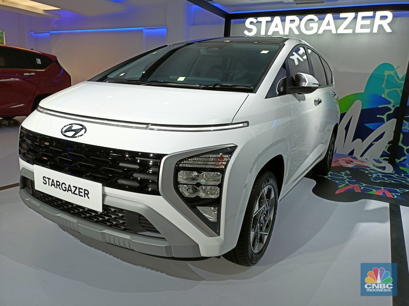 Hyundai resmi memperkenalkan Stargazer sebagai MPV terbarunya di Hyundai Driving Experience di SCBD Sudirman, Jumat (22/7/22). (CNBC Indonesia/Ferry Sandi) Hyundai resmi memperkenalkan Stargazer sebagai MPV terbarunya di Hyundai Driving Experience di SCBD Sudirman, Jumat (22/7/22). (CNBC Indonesia/Ferry Sandi)