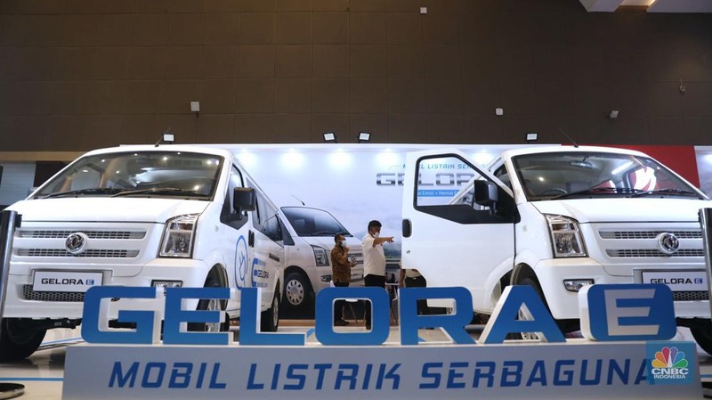 Hyundai Genesis G80 Electrified di pameran kendaraan listrik Periklindo Electric Vehicle Show (PEVS) 2022 Jakarta, Jumat (22/7/2022). (CNBC Indonesia/Muhammad Sabki)