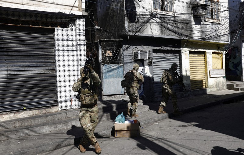 Polisi melakukan operasi di favela Complexo do Alemao di Rio de Janeiro, Brasil, Kamis, 21 Juli 2022. (AP/Silvia Izquierdo) Polisi melakukan operasi di favela Complexo do Alemao di Rio de Janeiro, Brasil, Kamis, 21 Juli 2022. (AP/Silvia Izquierdo)