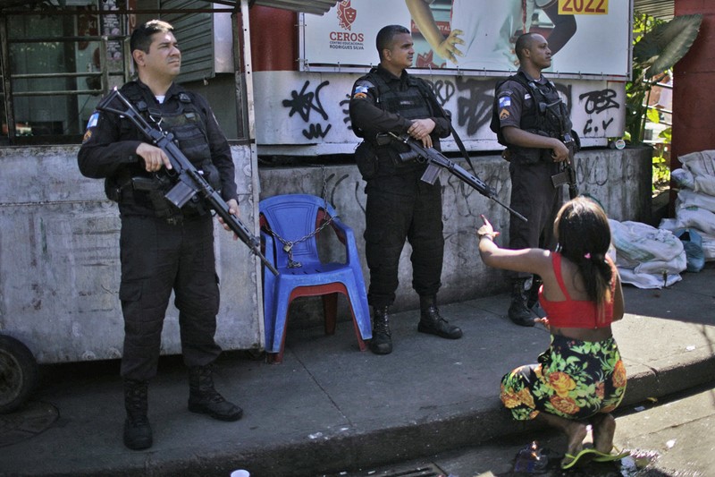 Polisi melakukan operasi di favela Complexo do Alemao di Rio de Janeiro, Brasil, Kamis, 21 Juli 2022. (AP/Silvia Izquierdo) Polisi melakukan operasi di favela Complexo do Alemao di Rio de Janeiro, Brasil, Kamis, 21 Juli 2022. (AP/Silvia Izquierdo)