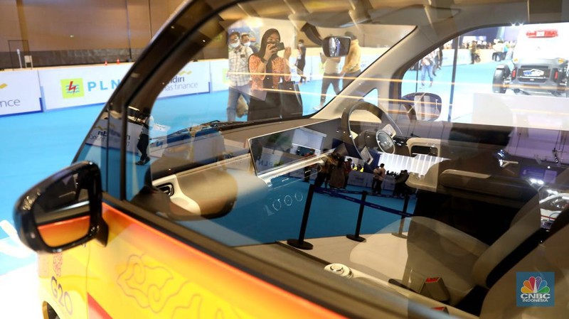 Hyundai Genesis G80 Electrified di pameran kendaraan listrik Periklindo Electric Vehicle Show (PEVS) 2022 Jakarta, Jumat (22/7/2022). (CNBC Indonesia/Muhammad Sabki)