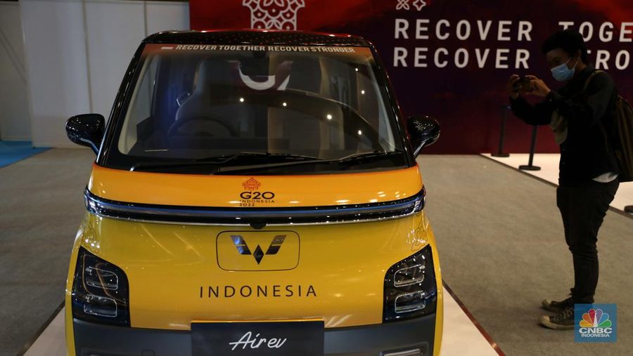 Wuling air ev di pameran kendaraan listrik Periklindo Electric Vehicle Show (PEVS) 2022 Jakarta, Jumat (22/7/2022). (CNBC Indonesia/Muhammad Sabki)