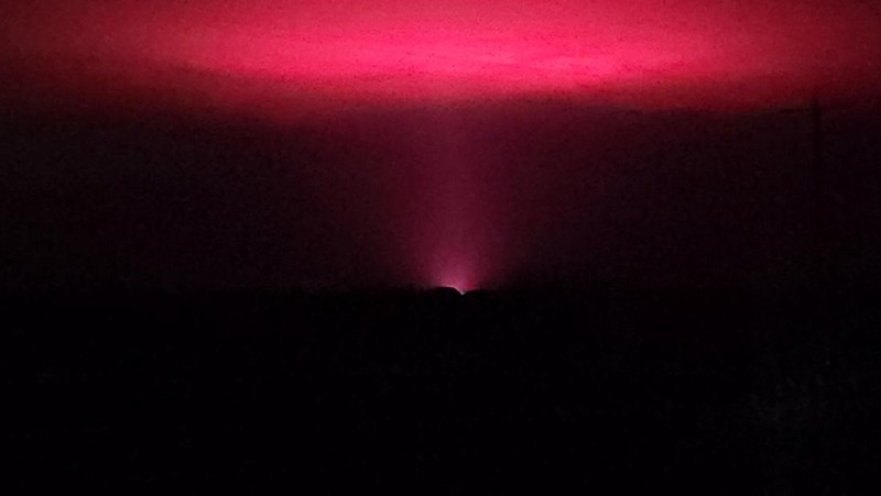 Pink glow lights up the sky above the Australian town of Mildura, Victoria, Australia in this picture obtained from social media and taken July 19, 2022. Instagram @desert_2_sea/via REUTERS  THIS IMAGE HAS BEEN SUPPLIED BY A THIRD PARTY. MANDATORY CREDIT. NO RESALES. NO ARCHIVES.