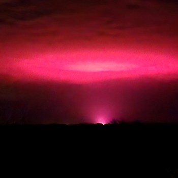 Potret Fenomena Langit Australia yang Berubah Jadi Pink