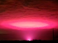 Misteri Cahaya Pink di Langit Australia, Bukti Invasi Alien?