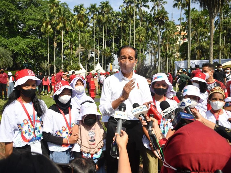 Presiden Joko Widodo menghadiri acara peringatan Hari Anak Nasional yang digelar di Kebun Raya Bogor, Jawa Barat, pada Sabtu, 23 Juli 2022. (Rusman - Biro Pers Sekretariat Presiden) Presiden Joko Widodo menghadiri acara peringatan Hari Anak Nasional yang digelar di Kebun Raya Bogor, Jawa Barat, pada Sabtu, 23 Juli 2022. (Rusman - Biro Pers Sekretariat Presiden)