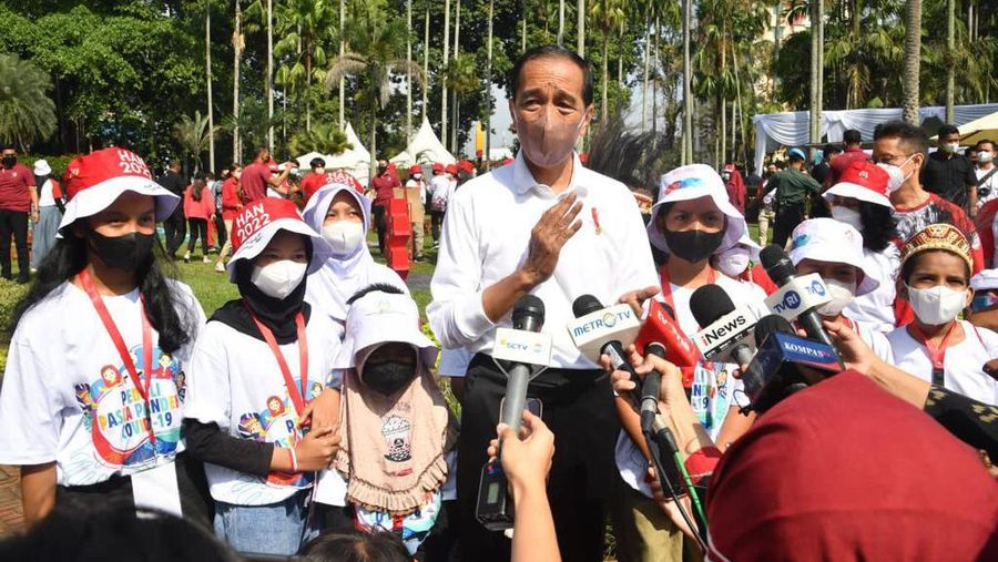 Presiden Joko Widodo menghadiri acara peringatan Hari Anak Nasional yang digelar di Kebun Raya Bogor, Jawa Barat, pada Sabtu, 23 Juli 2022. (Rusman - Biro Pers Sekretariat Presiden)