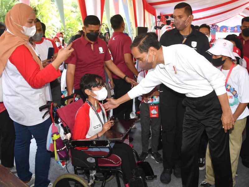 Presiden Joko Widodo menghadiri acara peringatan Hari Anak Nasional yang digelar di Kebun Raya Bogor, Jawa Barat, pada Sabtu, 23 Juli 2022. (Rusman - Biro Pers Sekretariat Presiden) Presiden Joko Widodo menghadiri acara peringatan Hari Anak Nasional yang digelar di Kebun Raya Bogor, Jawa Barat, pada Sabtu, 23 Juli 2022. (Rusman - Biro Pers Sekretariat Presiden)
