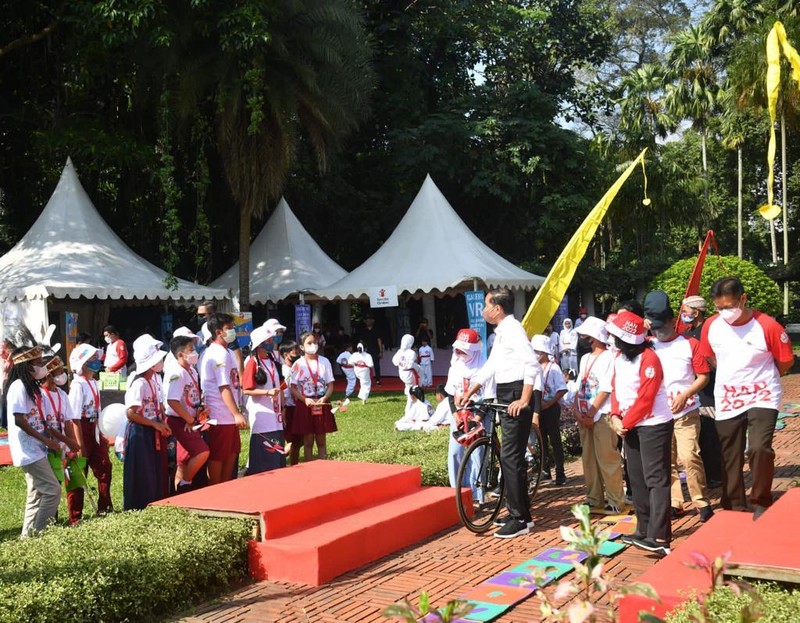 Presiden Joko Widodo menghadiri acara peringatan Hari Anak Nasional yang digelar di Kebun Raya Bogor, Jawa Barat, pada Sabtu, 23 Juli 2022. (Rusman - Biro Pers Sekretariat Presiden) Presiden Joko Widodo menghadiri acara peringatan Hari Anak Nasional yang digelar di Kebun Raya Bogor, Jawa Barat, pada Sabtu, 23 Juli 2022. (Rusman - Biro Pers Sekretariat Presiden)