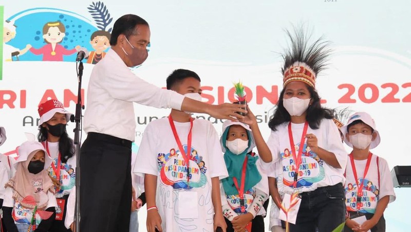 Presiden Joko Widodo menghadiri acara peringatan Hari Anak Nasional yang digelar di Kebun Raya Bogor, Jawa Barat, pada Sabtu, 23 Juli 2022. (Rusman - Biro Pers Sekretariat Presiden)