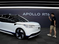 Penampakan Apollo RT6, Taksi 'Hantu' China Berharga Miring