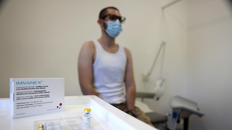 LONDON, ENGLAND - JULY 23: Nurse, Gabby Monk administers a dose of the monkeypox vaccine on July 23, 2022 in London, England. The NHS is expanding its  rollout in London as monkeypox cases continue to increase in the capital. Monkeypox, a rare disease, is part of the same family of viruses as smallpox. (Photo by Hollie Adams/Getty Images)