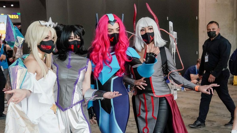 Performers cosplay as characters from the Netflix animated series Farzar to promote the show, outside Comic-Con International in San Diego, California, U.S., July 22, 2022. REUTERS/Bing Guan