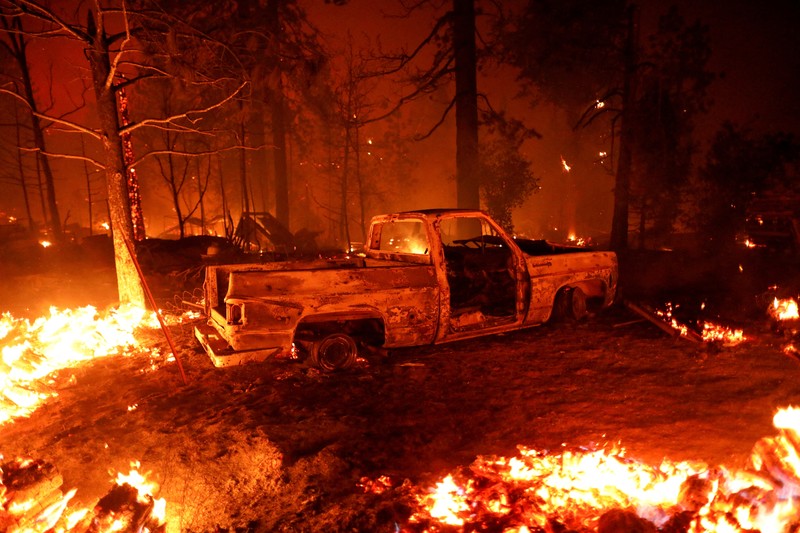 10 Tanker aircraft flies over the Oak Fire as it burns near Darrah in Mariposa County, California, U.S. July 23, 2022.  REUTERS/David Swanson