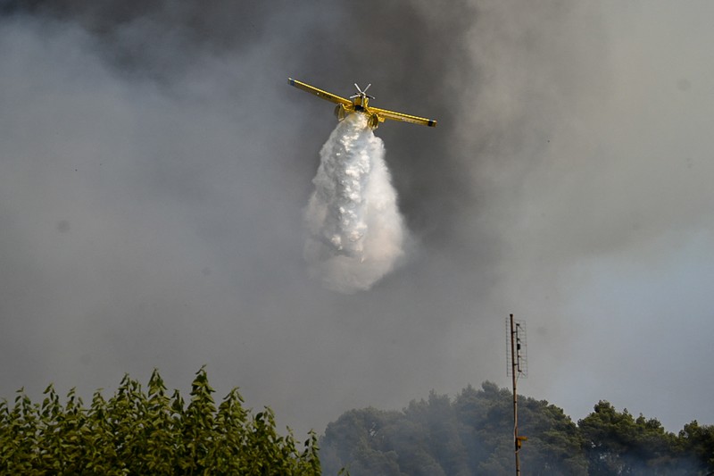Kebakaran hutan berkobar dekat resor Vatera di Lesbos, Yunani (REUTERS/EUROKINISSI) Kebakaran hutan berkobar dekat resor Vatera di Lesbos, Yunani (REUTERS/EUROKINISSI)
