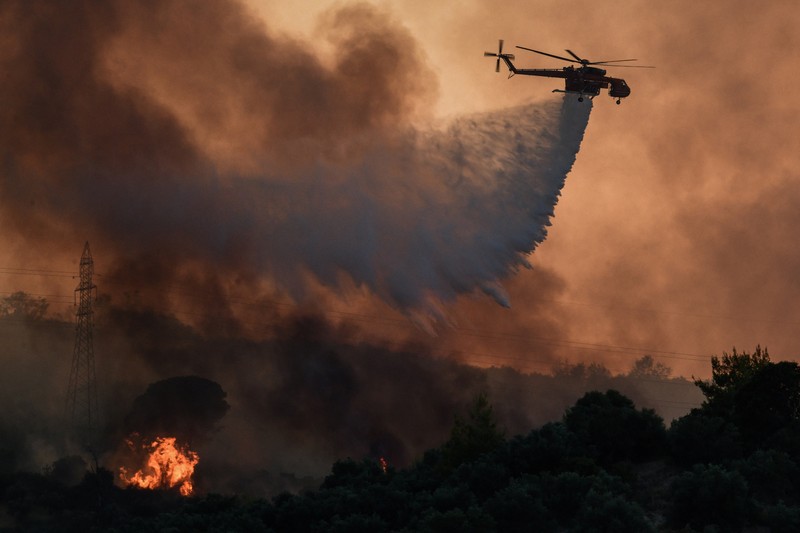 Kebakaran hutan berkobar dekat resor Vatera di Lesbos, Yunani (REUTERS/EUROKINISSI) Kebakaran hutan berkobar dekat resor Vatera di Lesbos, Yunani (REUTERS/EUROKINISSI)