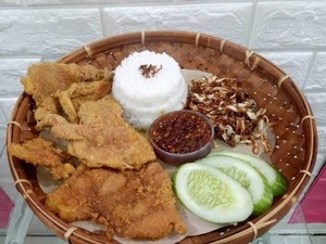 Hemat Tanggal Tua! Ada Nasi Kulit Ayam Enak Rp 20 Ribuan di Sini