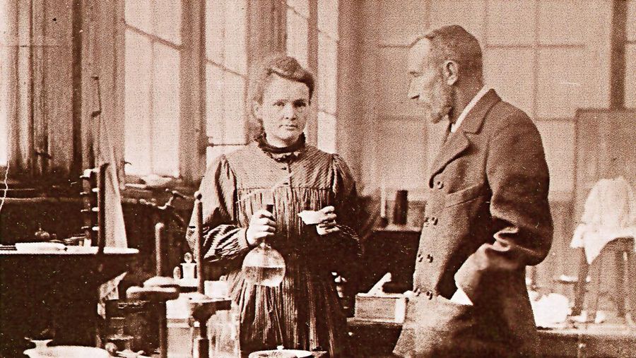 Marie Curie dan suaminya, Pierre Curie