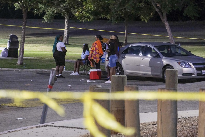 Personel kepolisian berjaga di dekat lokasi penembakan fatal di Peck Park, San Pedro, Los Angeles, AS. (AP/Ringo H.W. Chiu) Personel kepolisian berjaga di dekat lokasi penembakan fatal di Peck Park, San Pedro, Los Angeles, AS. (AP/Ringo H.W. Chiu)