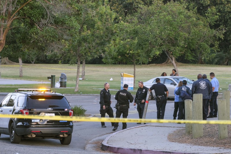 Personel kepolisian berjaga di dekat lokasi penembakan fatal di Peck Park, San Pedro, Los Angeles, AS. (AP/Ringo H.W. Chiu) Personel kepolisian berjaga di dekat lokasi penembakan fatal di Peck Park, San Pedro, Los Angeles, AS. (AP/Ringo H.W. Chiu)