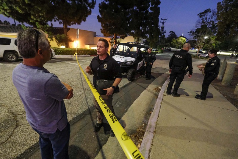 Personel kepolisian berjaga di dekat lokasi penembakan fatal di Peck Park, San Pedro, Los Angeles, AS. (AP/Ringo H.W. Chiu) Personel kepolisian berjaga di dekat lokasi penembakan fatal di Peck Park, San Pedro, Los Angeles, AS. (AP/Ringo H.W. Chiu)