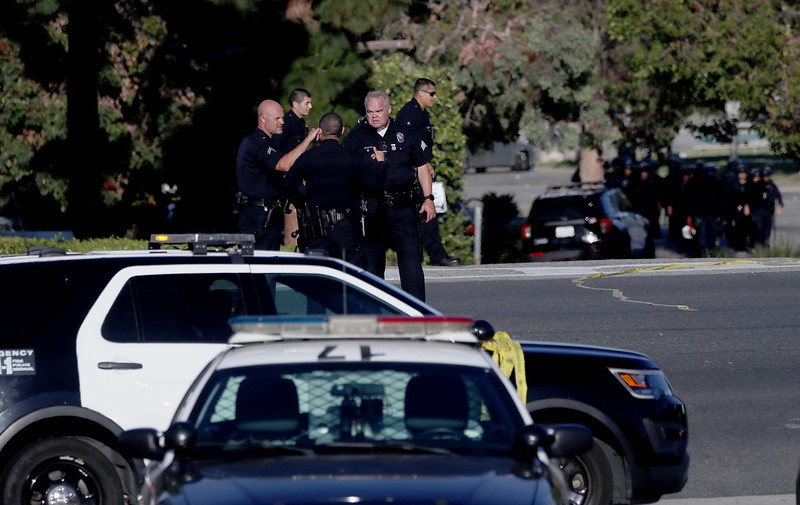 Personel kepolisian berjaga di dekat lokasi penembakan fatal di Peck Park, San Pedro, Los Angeles, AS. (AP/Ringo H.W. Chiu) Personel kepolisian berjaga di dekat lokasi penembakan fatal di Peck Park, San Pedro, Los Angeles, AS. (AP/Ringo H.W. Chiu)