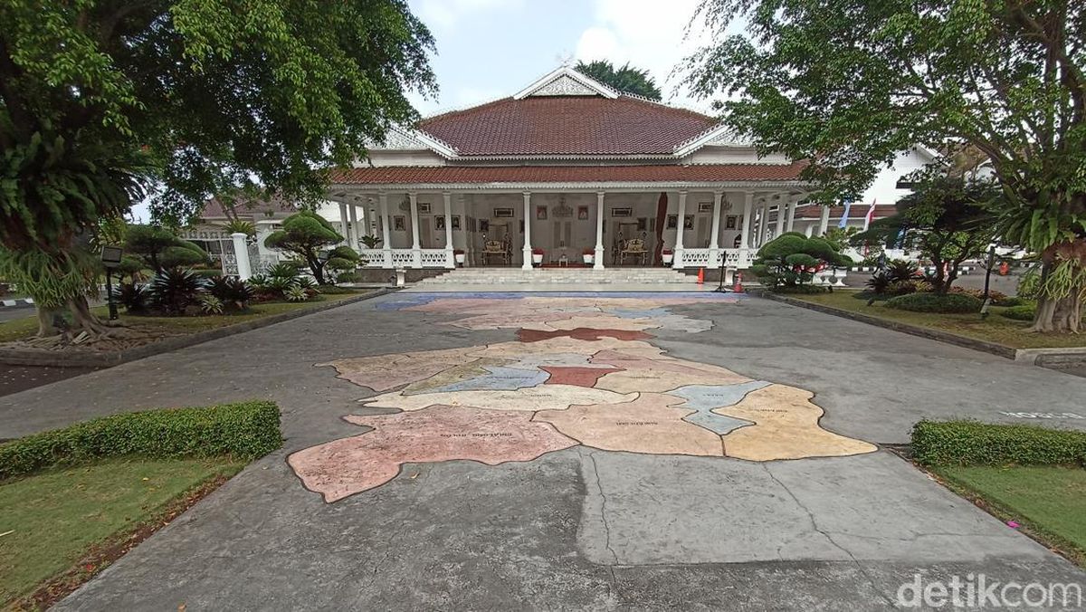 Cianjur 'Rumahkan' Siswa Selama Terdampak Abu Vulkanik Anak Krakatau