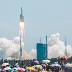 Jangan Panik, Minggu Ini Ada Roket China 22 Ton Jatuh ke Bumi