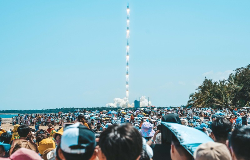 Roket pembawa Long March-5B-3 yang membawa modul eksperimen WENTIAN diluncurkan pada pukul 14:22 pada 24 Juli 2022 dari Situs Peluncuran Luar Angkasa Wenchang di Wenchang, Provinsi Hainan, Tiongkok. (Future Publishing via Getty Imagas)