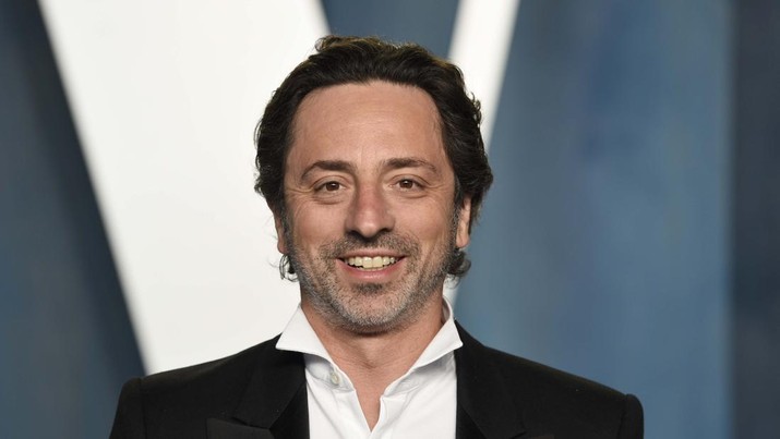 Sergey Brin tiba di Vanity Fair Oscar Party pada hari Minggu, 27 Maret 2022, di Pusat Seni Pertunjukan Wallis Annenberg di Beverly Hills, California. (Evan Agostini/Invision/AP/Evan Agostini)