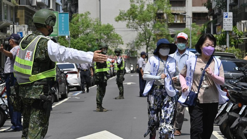 Taiwan menggelar simulasi perang terutama serangan udara sebagai antisipasi menghadapi ancaman China. (AFP via Getty Images/SAM YEH)