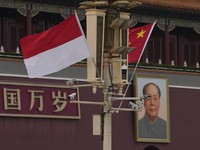 Foto: Bendera Indonesia dan China di depan Gerbang Tiananmen, Beijing, China, 25 Juli 2022. (AP/Ng Han Guan)