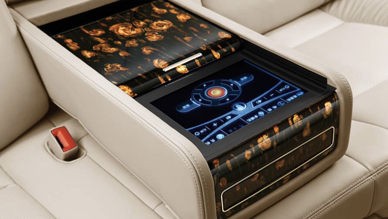 Presiden Jokowi menggunakan mobil Limousine Hongqi L5 di Beijing (Tangkapan layar)