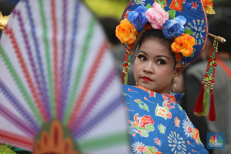 Kerumunan warga di kawasan Dukuh Atas, Jakarta Pusat, Selasa, 26/7. Kawasan Citayam Fashion Week (CFW) Dukuh Atas, Jakarta Pusat. (CNBC Indonesia/Muhammad Sabki) Kerumunan warga di kawasan Dukuh Atas, Jakarta Pusat, Selasa, 26/7. Kawasan Citayam Fashion Week (CFW) Dukuh Atas, Jakarta Pusat. (CNBC Indonesia/Muhammad Sabki)